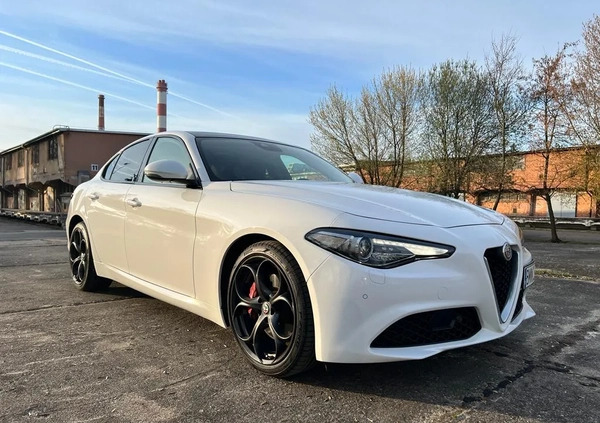 Alfa Romeo Giulia cena 84900 przebieg: 88292, rok produkcji 2017 z Białystok małe 106